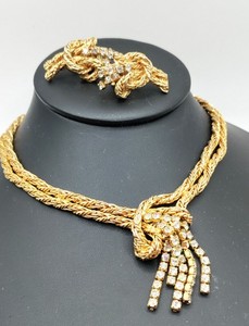 Elegant vintage costume jewelry necklace